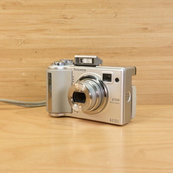 Fujifilm FinePix E500 / 4.1MP Digital Camera / 3.2x Optical Zoom /Tested - Picture 1 of 9